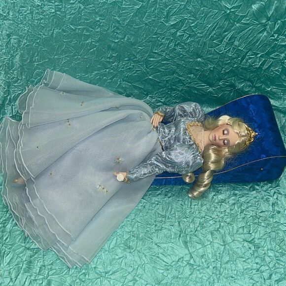 Sleeping Beauty Porcelain Doll 20” - Picture 6 of 9